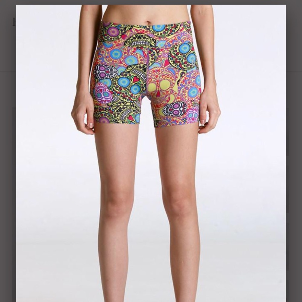 Dona jo jojo shorts size 1 small skulls brand new!